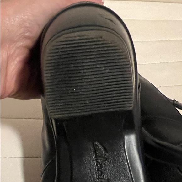 Clarks Women's Black Flats - Picture 9 of 9